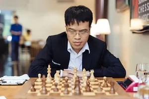 Lê Quang Liêm sẽ thi đấu tiếp các ván cờ nhanh, cờ chớp ở lượt play-off. Ảnh: FIDE