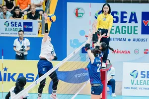 Hàng chắn của đội tuyển bóng chuyền nữ Việt Nam đã khắc chế được các tay đập Indonesia. Ảnh: AVC