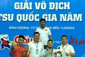 Cấn Văn Thắng (áo đỏ) có ngôi vô địch quốc gia năm nay. Ảnh: CẤN THẮNG