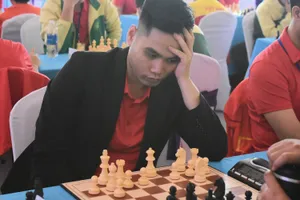 Đại kiện tướng Lê Tuấn Minh đang thi đấu tại Kiên Giang. Ảnh: MINH MINH