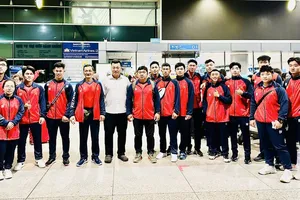 Đội cử tạ Việt Nam với các tuyển thủ lên đường dự ASIAD 19 từ TPHCM trong ngày 27-9. Ảnh: H.H.CHÍ