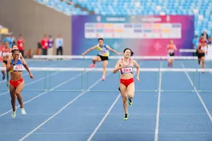 Nguyễn Thị Huyền không giành được suất dự chung kết 400m rào nữ tại ASIAD 19. Ảnh: DŨNG PHƯƠNG