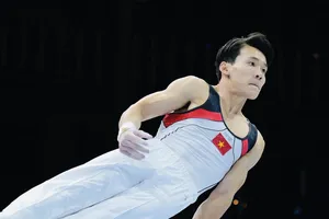 Tuyển thủ Văn Vĩ Lương thi đấu tại giải vô địch thế giới 2023. Ảnh: FIG