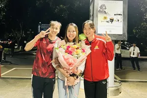 Ngoại binh Nhật Bản (giữa) của đội nữ Thanh Hóa đã tới Việt Nam. Ảnh: MINH MINH