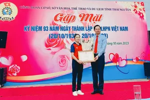 Phùng Thị Huệ đã được khen thưởng của tỉnh Thái Nguyên. Ảnh: MINH MINH