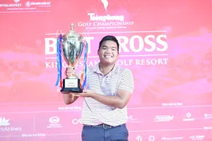 Golf thủ trẻ Nguyễn Đức Sơn vô địch giải đấu năm nay. Ảnh: NHƯ Ý