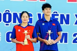 Mỹ Tiên và Ngọc Vinh là 2 gương mặt xuất sắc nhất nội dung bơi giải bơi-lặn VĐV xuất sắc quốc gia 2023. Ảnh: VASA