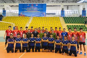 Đội bóng chuyền Bộ tư lệnh Cảnh sát cơ động K02 đã thi đấu và thắng đội Cảnh sát Hoàng gia Malaysia trong trận khai mạc. Ảnh: MINH MINH