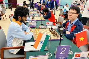 Lê Quang Liêm (phải) đã thi đấu tại ASIAD 19 cùng đội tuyển cờ vua Việt Nam. Ảnh: MINH MINH