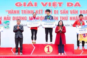 Nguyễn Thị Oanh và Nguyễn Trung Cường về nhất nội dung 15km nữ, nam chuyên nghiệp tại giải. Ảnh: BTC