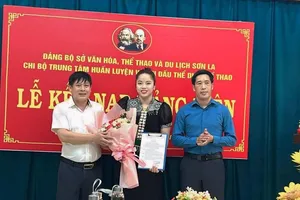 Lò Thị Hoàng đã được kết nạp Đảng viên. Ảnh: THETHAOSONLA