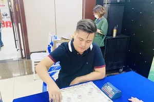 Lại Lý Huynh vô địch nội dung cờ chớp tại giải cờ tướng vô địch quốc gia 2024. Ảnh: LĐCTVN