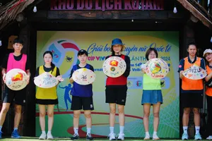 Cầu thủ đã được tổ chức các trò chơi thể hiện tài năng, sự kết nối tập thể rất hữu ích. Ảnh: DŨNG PHƯƠNG