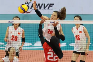 Đội tuyển bóng chuyền nữ Việt Nam đang nỗ lực thi đấu dù có nhiều cầu thủ gặp chấn thương. Ảnh: AVC