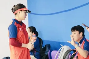 Chuyên gia Park Chung-gun đã đưa ra quyết định của mình. Ảnh: LƯỢNG LƯỢNG