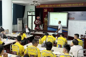 Học viên bắt đầu khóa học của nội dung 400m, 800m và marathon. Ảnh: MINH MINH