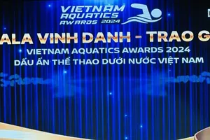 Nguyễn Huy Hoàng và Võ Thị Mỹ Tiên đã được vinh danh ở hạng mục cao nhất môn bơi. Ảnh: VASA