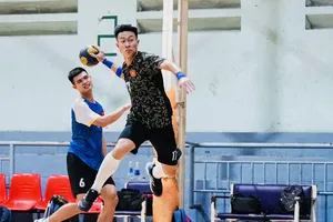 Cầu thủ bóng ném Việt Nam tập luyện khẩn trương và không nghỉ Tết để hướng tới dự giải vô địch Đông Nam Á 2025. Ảnh: PICHOOF