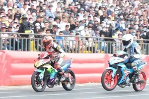 Người hâm mộ tiếp tục được chứng kiến các tay đua tốc độ thi đấu giải sân tròn Cúp quốc gia 2025 ngay đầu năm mới. Ảnh: MTVN