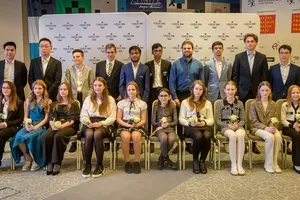 Lê Quang Liêm (ngoài cùng bên phải, hàng sau) đang có mặt tại CH Séc thi đấu bảng dành cho đại kiện tướng. Ảnh: BTC