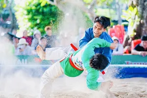 VĐV đã thi đấu sôi nổi tại giải kurash bãi biển lần đầu được tổ chức. Ảnh: BTC