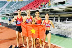 Quách Thị Lan và Lê Ngọc Phúc (giữa) đã dự giải điền kinh tiếp sức vô địch châu Á 2024 để giành các tấm huy chương quan trọng. Ảnh: MINH MINH