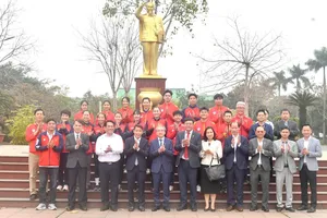 Đoàn công tác Ban Tuyên giáo và Dân vận Trung ương gặp mặt các HLV, VĐV và nhà quản lý thể thao Việt Nam tại Nhổn (Hà Nội). Ảnh: CỤC TDTTVN