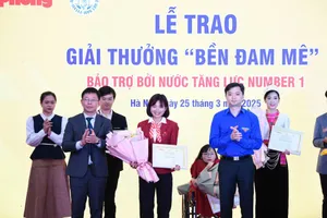 Nguyễn Thị Oanh đã được nhận giải thưởng Bền đam mê. Ảnh: NHƯ Ý