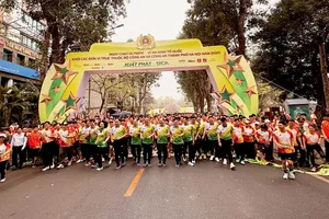 Gần 2.000 người đã tham gia Ngày chạy Olympic - Vì an ninh Tổ quốc năm 2025. Ảnh: MINH MINH