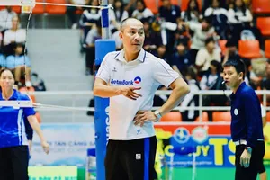 HLV Nguyễn Tuấn Kiệt và các học trò có suất dự Cúp Hùng Vương 2025 sau giai đoạn thứ nhất vòng bảng giải vô địch quốc gia 2025. Ảnh: DŨNG PHƯƠNG