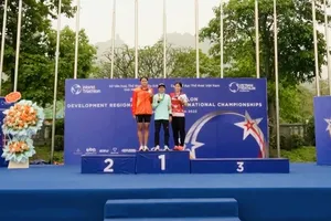 Nguyễn Thị Kim Cương (giữa) tiếp tục vô địch nội dung aquathlon cá nhân nữ tại giải vô địch quốc gia năm nay. Ảnh: TRIATHLONVN