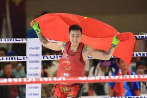 HLV Bùi Yến Ly là thành viên ban huấn luyện đội tuyển muay Việt Nam năm 2025. Ảnh: DŨNG PHƯƠNG