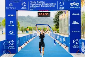 Lâm Quang Nhật giành HCV nội dung triathlon cá nhân nam tại giải vô địch quốc gia 2025. Ảnh: TRIATHLONVN
