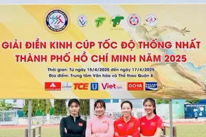Huỳnh Thị Mỹ Tiên (giữa) đã có tấm HCV đầu tiên trong năm 2025 tại Cúp tốc độ 2025. Ảnh: M.TIÊN