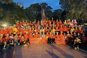 Đoàn đua đã làm lễ xuất quân tại Hà Nội rạng sáng ngày 17-4. Ảnh: VCF