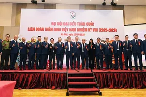 Liên đoàn điền kinh Việt Nam nhiệm kỳ 8 đã ra mắt ban chấp hành mới với Chủ tịch là ông Hoàng Vệ Dũng. Ảnh: MINH MINH