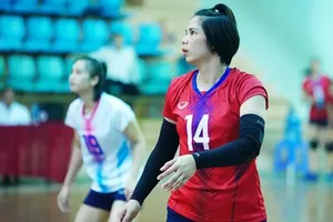 HLV Bùi Thị Huệ (14) đảm trách HLV trưởng đội nữ trẻ Thái Bình thi đấu tại Trà Vinh năm nay. Ảnh: D.P