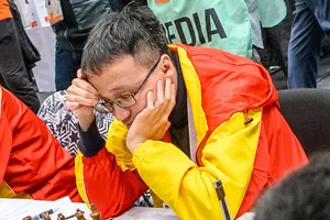 Đại kiện tướng Nguyễn Ngọc Trường Sơn bị thủ hòa tại ván đầu trong cuộc đấu vô địch châu Á 2025 đang diễn ra tại UAE. Ảnh: FIDE