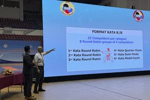 Tổng trọng tài của Liên đoàn karate châu Á đang có mặt giảng chuyên môn tại Việt Nam. Ảnh: MINH MINH