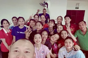 Đội bóng chuyền nữ trẻ Việt Nam đang có mặt tại Quảng Ninh. Ảnh: KARL LIM