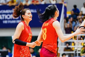 Cầu thủ đội tuyển bóng chuyền nữ Việt Nam có niềm vui trong chiến thắng cuối tại vòng bảng. Ảnh: VCT
