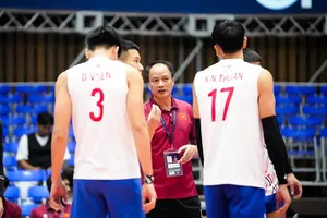 HLV Trần Đình Tiền và học trò quyết tâm sẽ cải thiện phong độ tại giải AVC Nations Cup 2025. Ảnh: FIVB