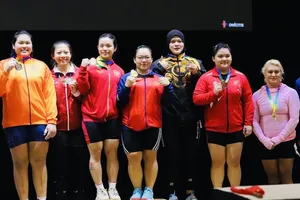 Phạm Thị Hồng Thanh (thứ 3 từ trái qua) đã có ngôi vô địch Đông Nam Á 2025. Ảnh: H.THANH