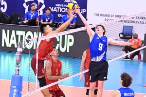 Quốc Duy (5) là cầu thủ ghi điểm nhiều nhất trong trận cho đội tuyển bóng chuyền nam Việt Nam. Ảnh: AVC