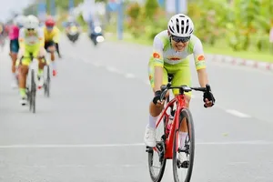 Cua-rơ Nguyễn Thị Thật giành HCV đầu tiên tại giải vô địch quốc gia 2025. Ảnh: ONG QI