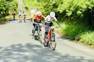 VĐV đang thi đấu nội dung địa hình tại giải vô địch quốc gia 2025 tổ chức ở TPHCM. Ảnh: CYCLINGNEWS