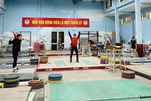 Tuyển thủ thể thao Việt Nam nỗ lực tập luyện, thi đấu giành thành tích cao và cũng có thưởng từ các quy định. Ảnh: MINH MINH