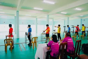 Các xạ thủ trẻ đã thi đấu tại Đà Nẵng để giành kết quả tốt nhất. Ảnh: BSVN