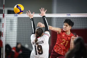 Cầu thủ Phương Quỳnh thi đấu cùng đồng đội giành chiến thắng quan trọng. Ảnh: FIVB