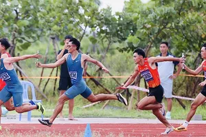 Các nội dung tiếp sức vẫn tạo được sự hấp dẫn tới người hâm mộ. Ảnh: HOÀNG TÙNG
